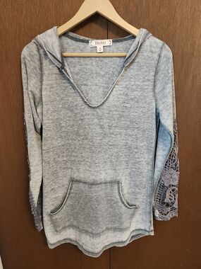 Decree Heather Gray Hooded Pullover with Crochet Sleeve Accents